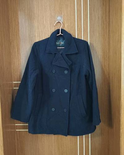 穿上这件EB大衣，感觉整个人都温柔了起来！双排扣的设计真的太有气质了，立领和圆领都能穿，日常通勤、约会都超有氛围感，显瘦又显气质，是秋冬必备的温柔单品！
秋冬就是要穿这种温温柔柔的衣服！这件EB大衣真的太美了，穿上就是韩剧女主的感觉，随便配个半裙或裤子都很好看，出门...穿上这件EB大衣，感觉整个人都温柔了起来！双排扣的设计真的太有气质了，立领和圆领都能穿，日常通勤、约会都超有氛围感，显瘦又显气质，是秋冬必备的温柔单品！
秋冬就是要穿这种温温柔柔的衣服！这件EB大衣真的太美了，穿上就是韩剧女主的感觉，随便