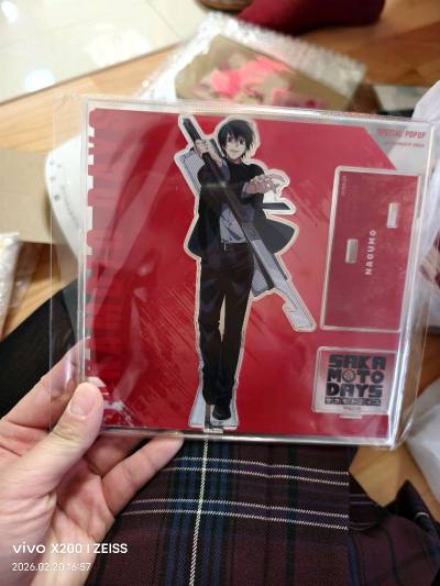 虽然在春节期间但也很快到了，完好无损，甚至立牌都没有从背板上掉下来的，包装很用心，到手就和全新的商品一样。