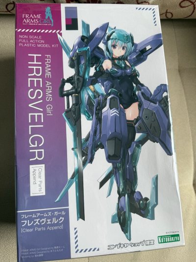 无意眼缘了紫大鹫想收一只，无奈，国内的紫大鹫数量少价格贵，用挖煤姬app去周围逛时，在Amiami上面看到好价的限定版紫大鹫，价格比国内普通版还便宜，果断入手了.如果盒子能完美点就更好了，可惜.