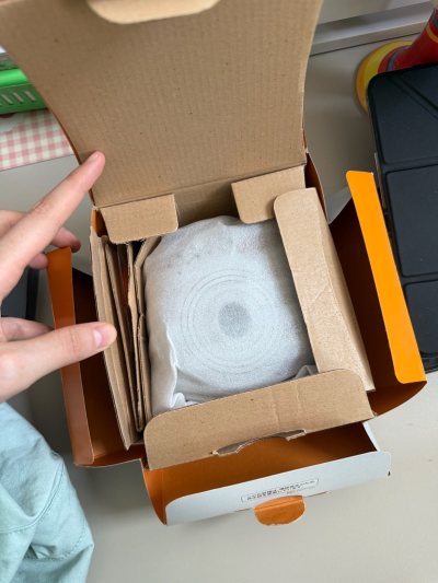 看着照片也觉得这次的购物真的让人很顺心，家里春节就靠tomy拍照了，产品到手卖家描述的也是一致，其他两台还是全套带自拍镜，满意满意成满意了。