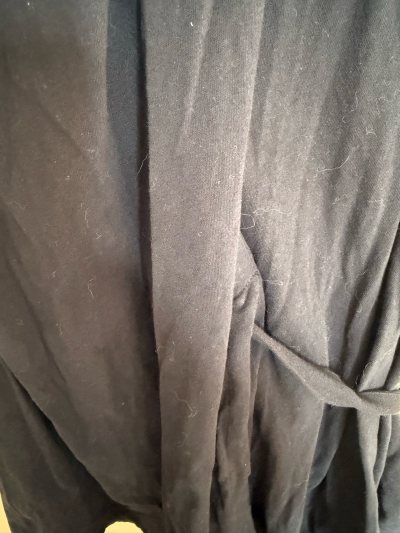 又是一次满意的购物体验，下单前没想到这条裙子的细节如此多，手感也很舒服软糯，夏天穿一定非常舒服凉快，已经开始期待了