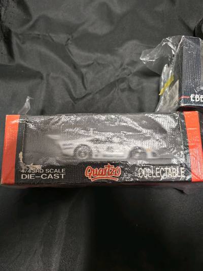 本次购入两台1:43美能达赛车模型：45号Rd Scale盒况一般，前杠有小开裂；36号ABBRO品相完好。美能达包包成色不错。整体如实描述，挖煤姬打包稳妥、物流顺畅，体验很好，满意！