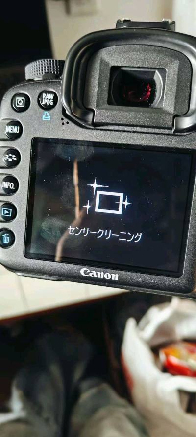 期待了很久的货物，终于收到啦！物流很快，而且信息特别的灵敏，东西也是物美价廉，跟上面描述的基本是一致的，我是一个摄影爱好者，在这个平台上面可以淘到物美价廉的商品，真的是一件幸运的事情，以后我会多逛平台的！