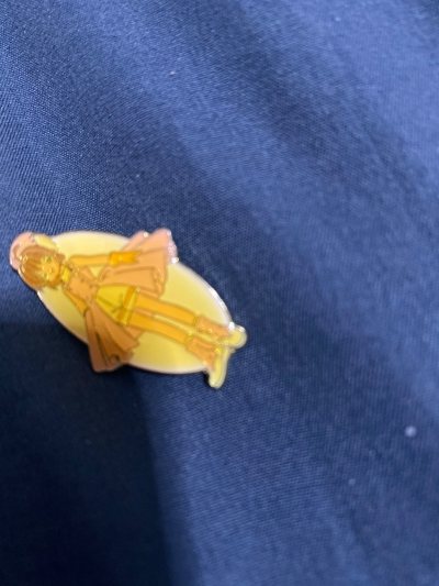 在挖煤姬挖到了心心念念的《魔卡少女樱》金属徽章！每一枚都精致到发光✨，木之本樱的战斗服、小可的可爱造型还有知世的温柔模样，细节还原度超高！物流速度也很给力，包装严实无磕碰，客服回复及时又耐心。作为童年回忆党，能收到这么完美的谷子，幸福感直接拉满！已经把这家店列入无限...在挖煤姬挖到了心心念念的《魔卡少女樱》金属徽章！每一枚都精致到发光✨，木之本樱的战斗服、小可的可爱造型还有知世的温柔模样，细节还原度超高！物流速度也很给力，包装严实无磕碰，客服回复及时又耐心。作为童年回忆党，能收到这么完美的谷子，幸福感直