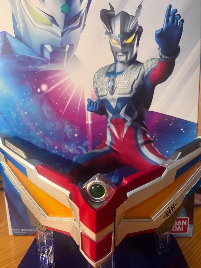 这次切了一盒赛罗15周年ur，发货速度快，用的ems邮政路线，加上积分抵扣运费，总体下来是很不错的价格，就是收到货发现有通病，发不了声光