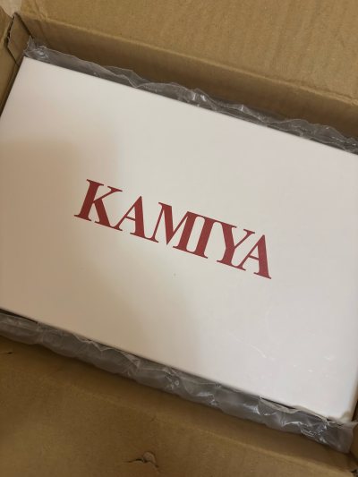 好价入手KAMIYA红色帆布鞋 厚底的 热度没原来那么高了 价格是真的好 单独发这双鞋没合单 速度很快 还能赶上过年穿 是正品 没问题