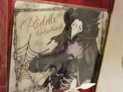 煤炉上刷到的Q版立牌都很好看，价格合适就立马下单了。卖家发货很快，竹蜻蜓物流也很顺利，到货真的很开心。实物真的非常可爱，放在柜子里刚刚好，每天看着心情都好。