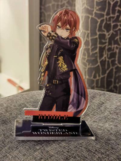 当时没赶上拼团，只能在煤炉蹲，刷到合适价格果断入手。下单、物流发货都很顺利，实物拿到手太惊喜了。五周年柄图真的很好看，一番赏实物拿到手也很有份量，这次海淘很满意。