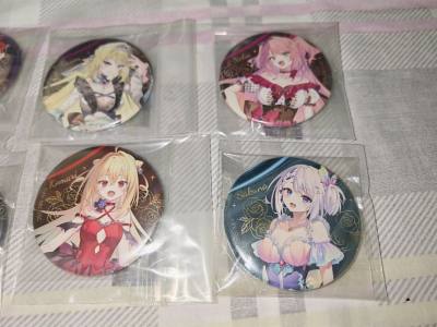 本次入手《家里蹲吸血鬼的苦闷》全套六款礼服吧唧，选择挖煤姬拼团物流，整体体验超出预期。吧唧采用礼服主题全新绘柄，角色神态精致、烫金/镭射工艺细腻，金属边框无划痕，图案清晰不偏色，六枚成套收藏感拉满，还原度与质感在线。
 
物流选拼团通道，运费分摊后性价比突出，比单独...本次入手《家里蹲吸血鬼的苦闷》全套六款礼服吧唧，选择挖煤姬拼团物流，整体体验超出预期。吧唧采用礼服主题全新绘柄，角色神态精致、烫金/镭射工艺细腻，金属边框无划痕，图案清晰不偏色，六枚成套收藏感拉满，还原度与质感在线。
 
物流选拼团通道，