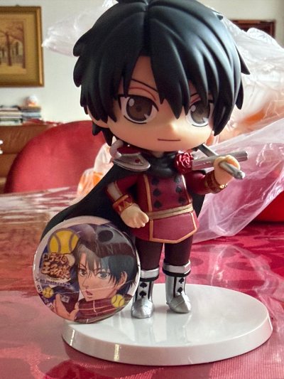 太萌了 半夜刷到好价全新手办 到手发现比我想象中要大很多 这个纽扣吧唧也是萌 还有这个sega抽赏的娃娃 虽然脸有点方 但是豆豆眼真的很可爱！ 这一趟邮费也很便宜 走的是竹蜻蜓 经过一个春节假期 速度也很快！


