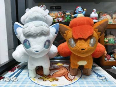 拿到手之后发现打包特别用心，箱子很厚实还可以自己留着，我的小毛绒一点伤都没有，一到手忍不住给它们拍了可爱的照片，依旧是很便捷的购物体验，挖煤姬的购物体验是我对比以来最舒服的了，下次还会继续用的～



