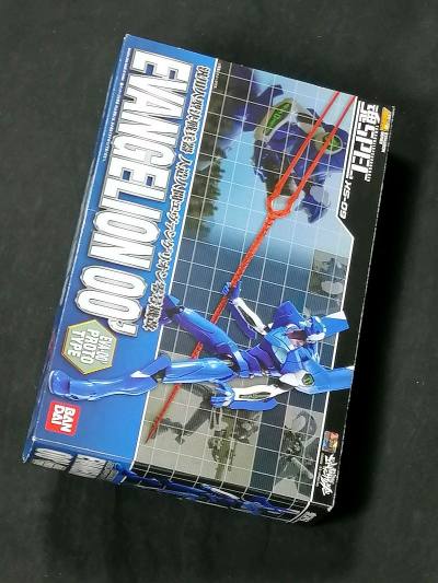 包装的很好，足足三层才拆到主体，还是很喜欢的，只不过岁月痕迹明显，有些塑料件已经变色，这是这款模型的通病，没办法，以后喷漆看看。