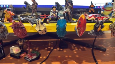 第一百四十单，怪兽超大全的怪兽头像吸铁石，这次是第二弹，看起来很不错的创意。另外有一套带大盒的已拆名鉴，但是有隐藏所以不错。