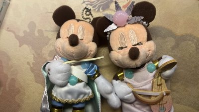 24周年的东迪海洋米奇米妮挂件 超级超级美丽的一对希腊风的鼠鼠??‍❤️‍?‍? 因为进了特卖是超级好价 火速购入