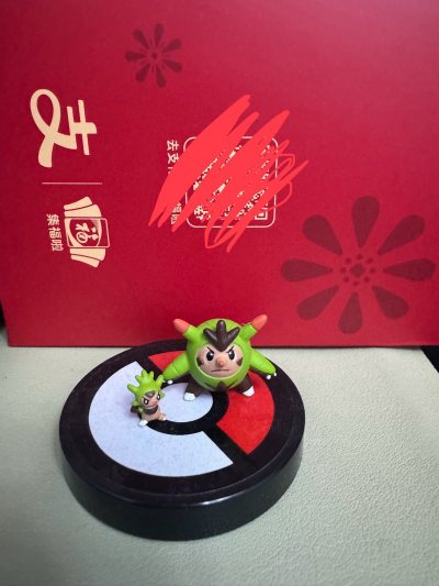 经过漫长的等待，终于我获得了这组xy御三家之一的哈栗栗组以及一组顽皮熊猫，挖煤姬的包装很好，包裹到手里面的填充材料减缓了挤压和晃动，东西都没损坏，收到之后开摆。



