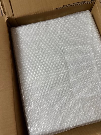 新到的一单，虽然箱子表面不算很完整，但内部商品包裹得很好，内容物也没有缺失，中古像全新的还是第一次见到，盒子胶带无拆封痕迹，的确少见.




