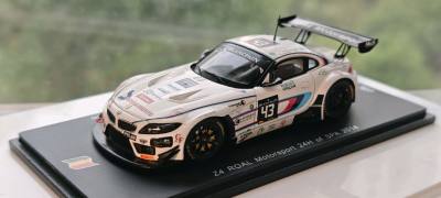 又淘到两台硬核赛车模型！
2024赛季ART2车队思域GT500，是Super GT赛场本田厂队主力，激进空力套件搭配专属涂装，赛道战力感拉满。
另一台是2014斯帕24小时耐力赛宝马Z4 GT3 43号，实车由Marc VDS车队出战，经典白红涂装辨识度极高，曾在...又淘到两台硬核赛车模型！
2024赛季ART2车队思域GT500，是Super GT赛场本田厂队主力，激进空力套件搭配专属涂装，赛道战力感拉满。
另一台是2014斯帕24小时耐力赛宝马Z4 GT3 43号，实车由Marc VDS车队出战，