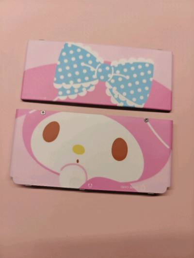 粉嫩的美乐蒂替换壳，比较稀有，卖家刚上架我就拍下，挖煤姬马上代购，速度很快，不会错失心仪商品。漫画米奇的替换壳是日本亚马逊平台的，东西也很好。挖煤姬包装非常好，安全到手。