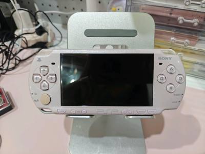 这台粉色的psp2000颜色很美丽，使用了挖煤姬的还价服务，卖家降价后会发来提醒，购物很方便。这只触控笔很小一只，挖煤姬存储的很好，不会因为小东西就丢件，很喜欢在这里购物！