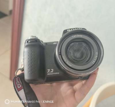 对比了很多家最终选了这款，实物比图片更好看，拍照色彩自然，录视频也很稳，用来记录生活太合适了，很喜欢。相机小巧便携，出门随身带毫无压力，对焦快、画质清晰，客服态度也很好，有问必答，一次很愉快的购物。
作为入门相机完全够用，操作简单易懂，拍人像、风景都很有氛围感，性价...对比了很多家最终选了这款，实物比图片更好看，拍照色彩自然，录视频也很稳，用来记录生活太合适了，很喜欢。相机小巧便携，出门随身带毫无压力，对焦快、画质清晰，客服态度也很好，有问必答，一次很愉快的购物。 作为入门相机完全够用，操作简单易懂，拍