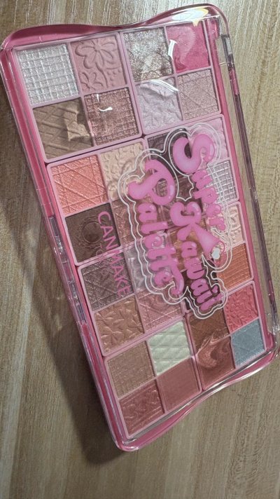 买了些日系小彩妆，主要是canmake的眼影，价格很划算，状态也比较好，比日代要便宜很多，非常满意，物流也很快。