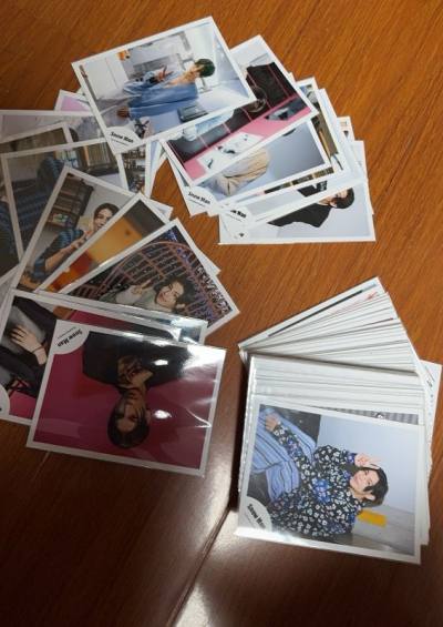 在挖煤姬买的 Snow Man 烧普收到了，包装完整，品相和描述一致，没有折痕或污渍，日常收藏够用，物流速度也在预期内，整体比较省心。