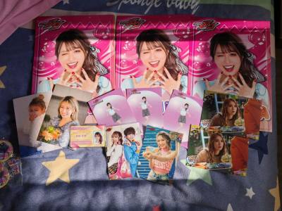 在挖煤姬同时入手了水濑伊织和甘根幸果的煤炉好物，体验太顺畅了！卖家沟通及时，下单后挖煤姬打包非常严实，海报都完好无损，品相超棒。物流更新也很透明，一周左右就收到了。手续费合理，客服响应快，以后淘偶像大师的稀有周边就锁定这家了！