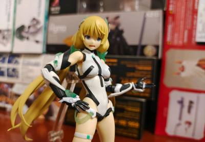 Figma乐园追放安吉拉做工精良，完美还原角色造型与气质，细节刻画精准。物流选择的是竹蜻蜓，一如既往的好又快


