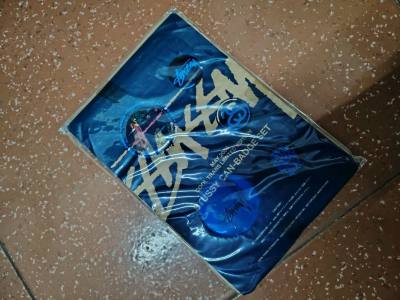 五个小巧的徽章 看着就很有意思 本来也是非市售品，这次能淘到真的十分之幸运，做工精良，希望下次还能找到好物品







