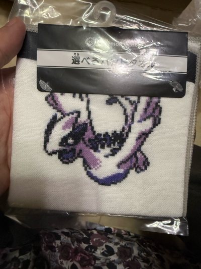 同样是宝可梦金银25周年限定周边，这次通过挖煤姬购买到的是有凤王哥露琪亚的毛巾。看着像素点的战斗画面，仿佛童年的暑假再临！感谢挖煤姬让我买到物美价廉的周边，也跟所有喜欢宝可梦的朋友们分享！