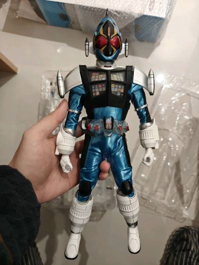 rah假面骑士，全配盒说全，成色很好，终极形态真的帅，配件齐全，价格优惠，比国内便宜好几百，期待下次购买