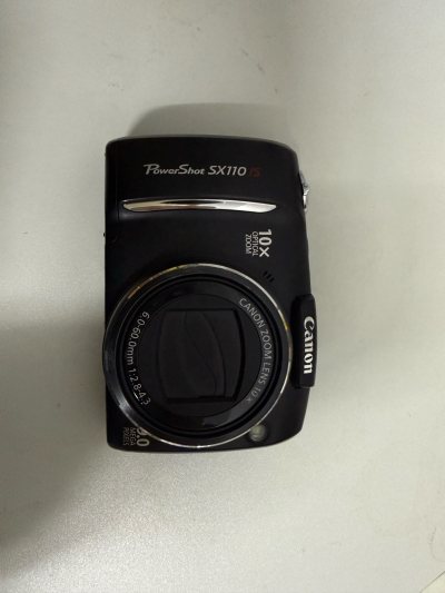 海淘入手的二手相机成色很新，功能正常，镜头无霉无划痕，实拍效果出色。包装严实，物流稳妥，和描述一致，性价比高，非常满意，值得推荐！