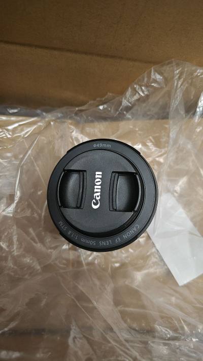 Ef口三代小痰盂，画质优秀，质量轻，价格便宜。通过ef-rf转接环接到佳能r相机上使用可以得到不错的拍摄体验。