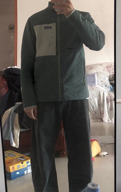 第一次使用海淘就下单了这一件巴塔的r2抓绒衣，经历日本境内运输、国际运输、国内运输后终于拿到手了，成色非常棒，和商品详情界面描述的一致，不错！