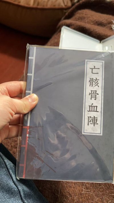 这两张卡带在国内很难买而且贵，终于是拿到手了，功能一切正常，但毕竟是恐怖游戏嘛，我目前还不敢玩，卡带的划痕很少，整体超级新，物超所值