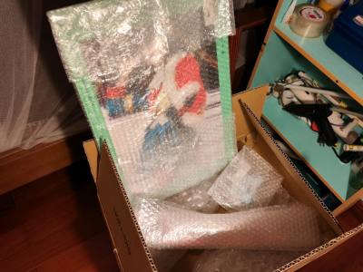 立牌画质高清，人物表情生动，仿佛她们就在眼前闪耀。光棒质感好，挥动时彩光绚烂，很有舞台氛围。而且价格合理，性价比超高。拥有它们，就像把剧场的激情与梦幻带回家，太值啦!?