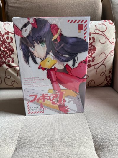 货品成功收到了，好完美的盒子，八角尖尖的，当时还做好盒子被压损的最坏打算，毕竟价格比国内购买要优惠很多，慢慢开始充实库存了，非常满意！