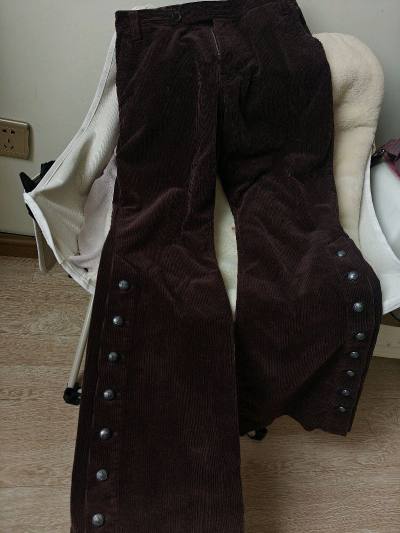 淘到非常好价的pinkhouse灯芯绒长裤，阔腿裤版型很复古，每个纽扣都有细节，没有大瑕疵。最近在挖煤姬淘上瘾了，每天都会看，优惠券很多，加上运费也不贵。