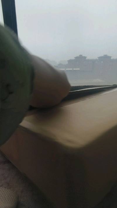 非常满意的一次购物体验,平台给的包装很精致,收到之后完好无损.唯一美中不足的是在海关那里被卡了一下补充申花了几天时间