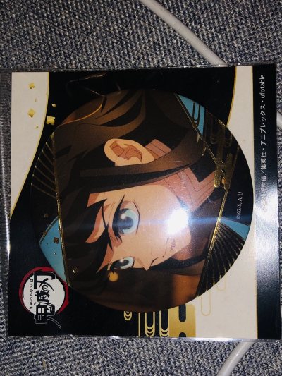 因为是第一次在挖煤姬上购物，谨慎起见就选择了官方店铺，物流比预想的要快得多，从卖家发货到到货仅仅半个月，而且快递盒子没有一点受损，令人喜出望外！