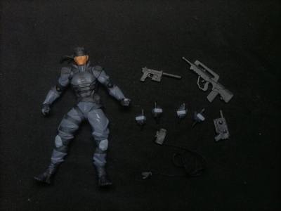 海洋堂出品的mini合金装备固蛇，老物做工一般，关节的切割很有意思，用最少的关节做最好的可动，到手无损。