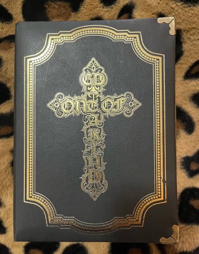 这是一期gd和bigbang的专辑海淘分享，都是在同一家中古店切到的，不得不说挖煤姬切的速度好快，这些全部都是好价入手，ooak金版还是带黑卡的，还有tell me goodbye，最惊喜的是红政，店家的图片放的是黑版，结果到手是红版，太惊喜了，太值得了。这次用的挖...这是一期gd和bigbang的专辑海淘分享，都是在同一家中古店切到的，不得不说挖煤姬切的速度好快，这些全部都是好价入手，ooak金版还是带黑卡的，还有tell me goodbye，最惊喜的是红政，店家的图片放的是黑版，结果到手是红版，太