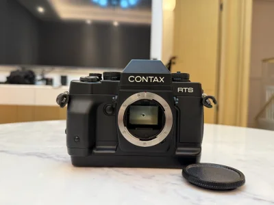 康泰时这台是当年的旗舰机，好在功能是好的，电池有一点漏夜，好在没有坏，成色很好，快递一定要选择加固，加固后很好，快递选择邮政，3天就到了，很好