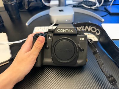 这台自动对焦的，功能好的，而且配件很多，很喜欢，快递选择邮政，4天就到了，很好，很喜欢，加固服务特别好，给力