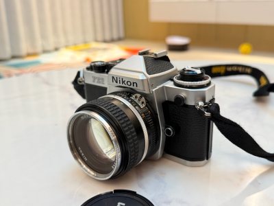 这台太久没有用，果然快门卡了，好在不是很大的问题，成色很好，很喜欢，快递选择邮政，一周内到，很好，加固也很好，而且一点儿问题都没有