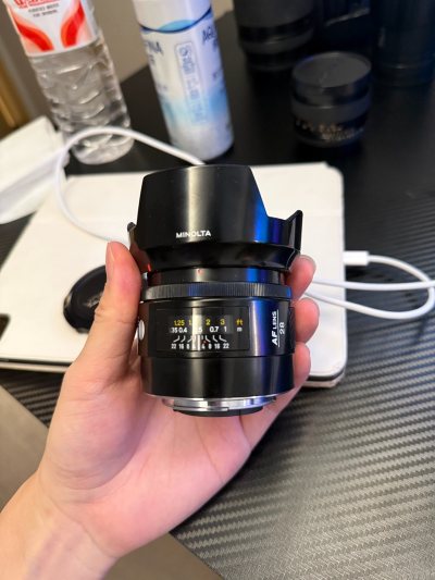 这个镜头产量真的很少，成色好的也不多，能买到真开心，过年还能发货，给力，竹蜻蜓很快，很省心，真的很好，建议竹蜻蜓多放开一些，能发的品类更多一些