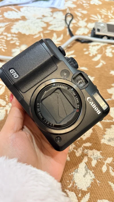 挖煤海淘第二台ccd-佳能G10?
年前已经到了，但是因为种种原因一直错开就没拿到。
打开包裹惊到我了，真的好新，屏幕上还有保护膜，感觉几乎没怎么用过，又合单了一台奥林巴斯U25/U400，拿到手这么新的机子还是很开心的☺️?
后面又陆陆续续拍了佳能ixus300h...挖煤海淘第二台ccd-佳能G10?
年前已经到了，但是因为种种原因一直错开就没拿到。
打开包裹惊到我了，真的好新，屏幕上还有保护膜，感觉几乎没怎么用过，又合单了一台奥林巴斯U25/U400，拿到手这么新的机子还是很开心的☺️?
后面又陆陆