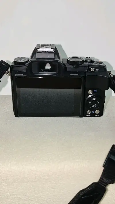 这次买了一台特别有意思的相机 型号是奥林巴斯stylus1 有10倍的光学变焦 最主要是有f2.8的恒定光圈 我这次购买中平台帮了很大忙 帮我留言解答 物流特别快 包装的也很结实