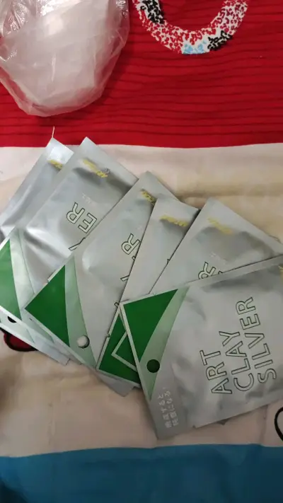 非常棒的一次购物，快递给力，非常快就送到手了，地址没写清，快递员给打电话核对，很喜欢，希望每次都可以这么愉快。