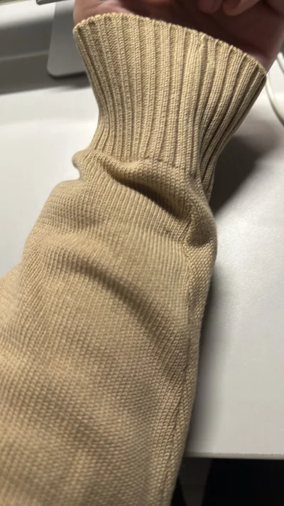 海淘了煤炉的四条畷开衫，发货非常快，走ems到我手上只要了10天。衣服状态很好，包装也很用心，很不错的一次购物体验